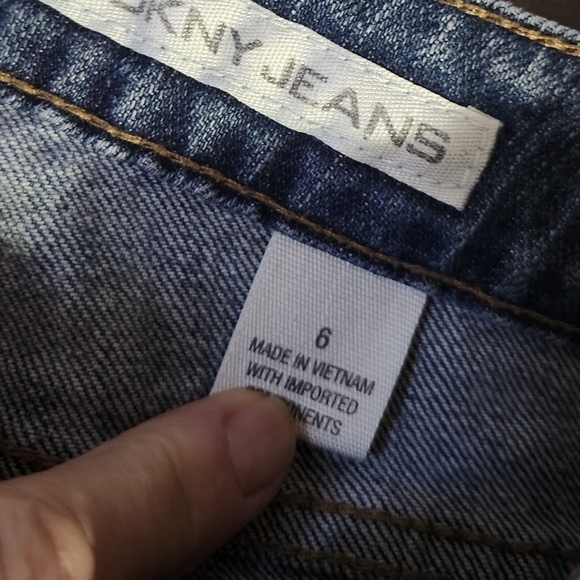 Great condition, DKNY jeans. Size 6 - Picture 5 of 7